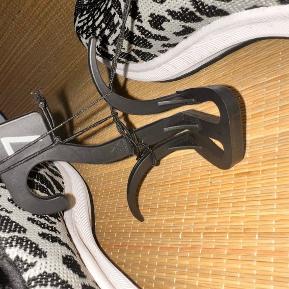 Athletics Works Women's Comfort Low Vamp Slip On Sneaker NWT - Picture 8 of 8